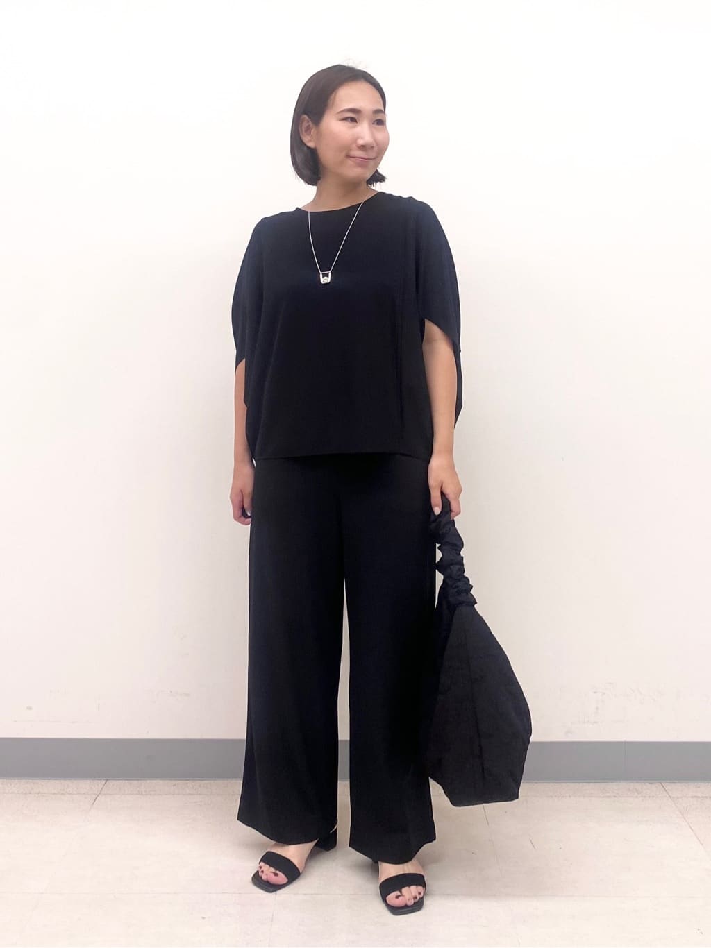 YUKARIさんの「INDIVI｜【体型カバー/SETUP可能】ジョーゼット　ドルマンブラウス」を使ったコーディネート