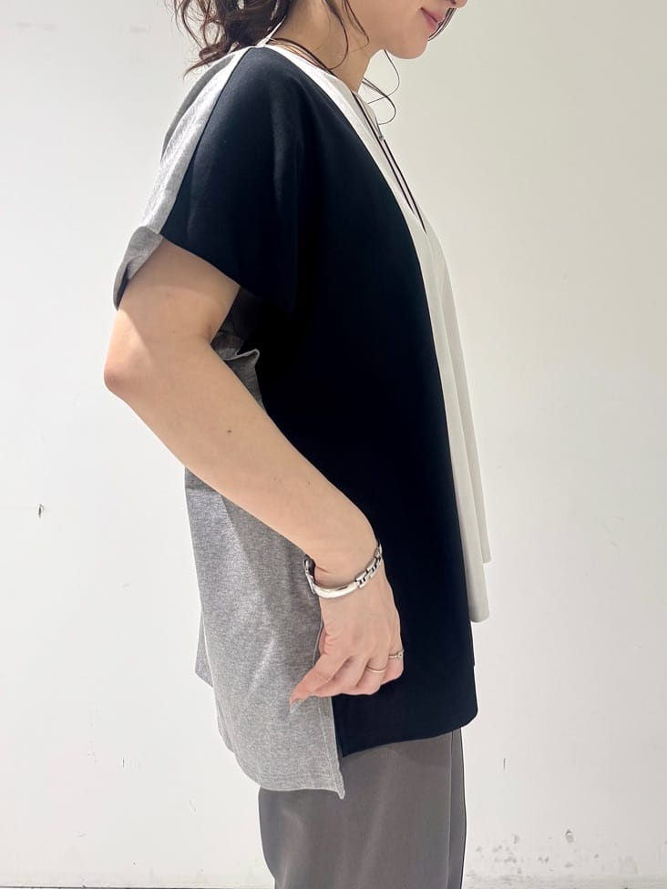 そんさんの「INDIVI｜【洗える／汗ジミ防止】バイカラー＆アシメヘム Tシャツ」を使ったコーディネート