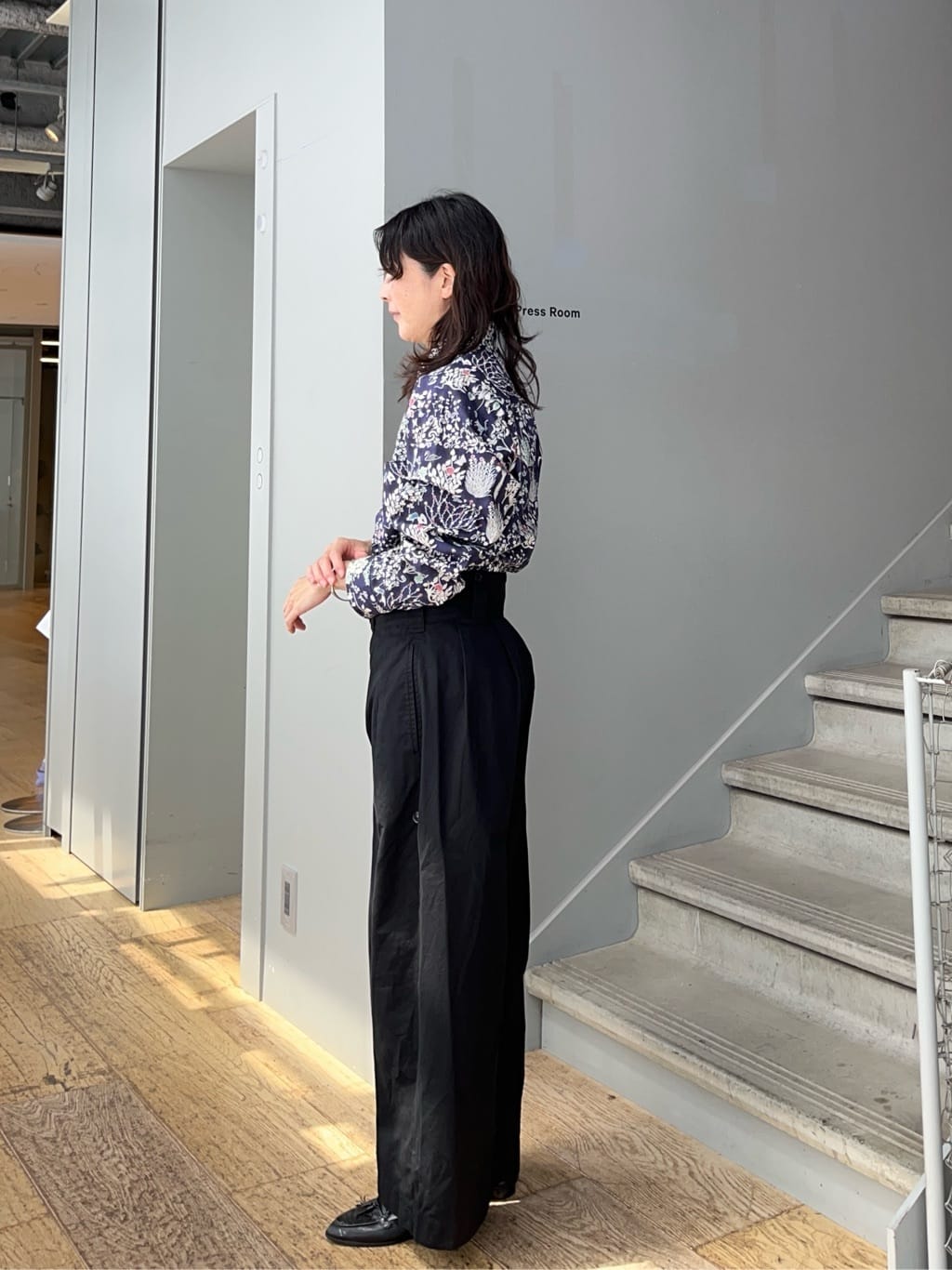 神野（jinno）さんの「TAKEO KIKUCHI｜真鍮製アソートバングル ー 洗練された大人のアクセント」を使ったコーディネート