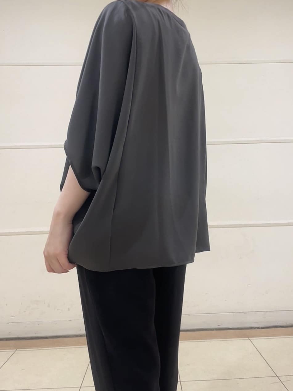 watanabeさんの「UNTITLED｜【吸水速乾/ウエストゴム】バックサテン ジョグパンツ」を使ったコーディネート