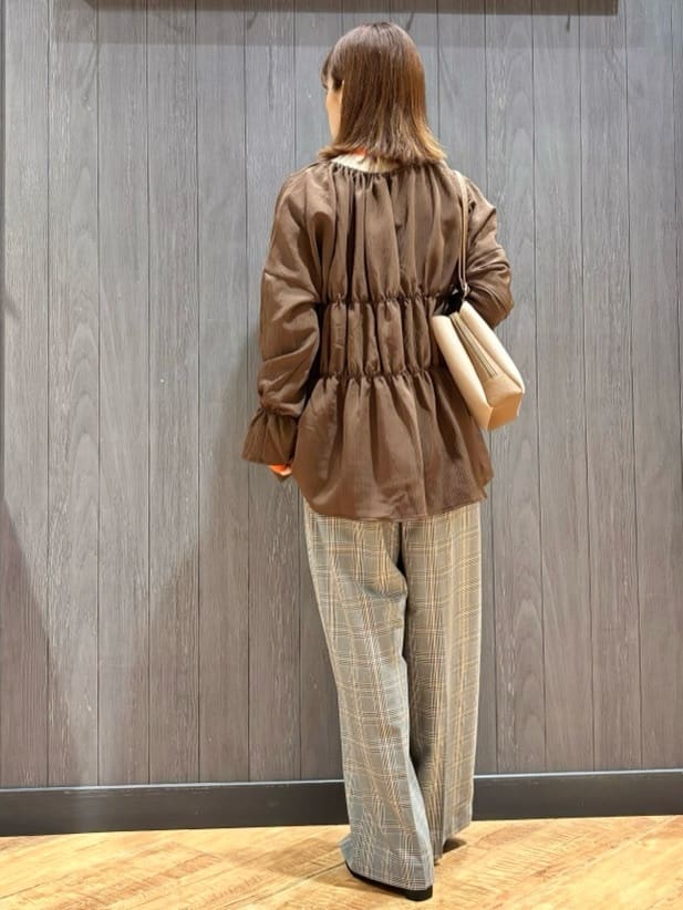 meiさんの「SHOO･LA･RUE｜シャーリングデザインブラウス」を使ったコーディネート