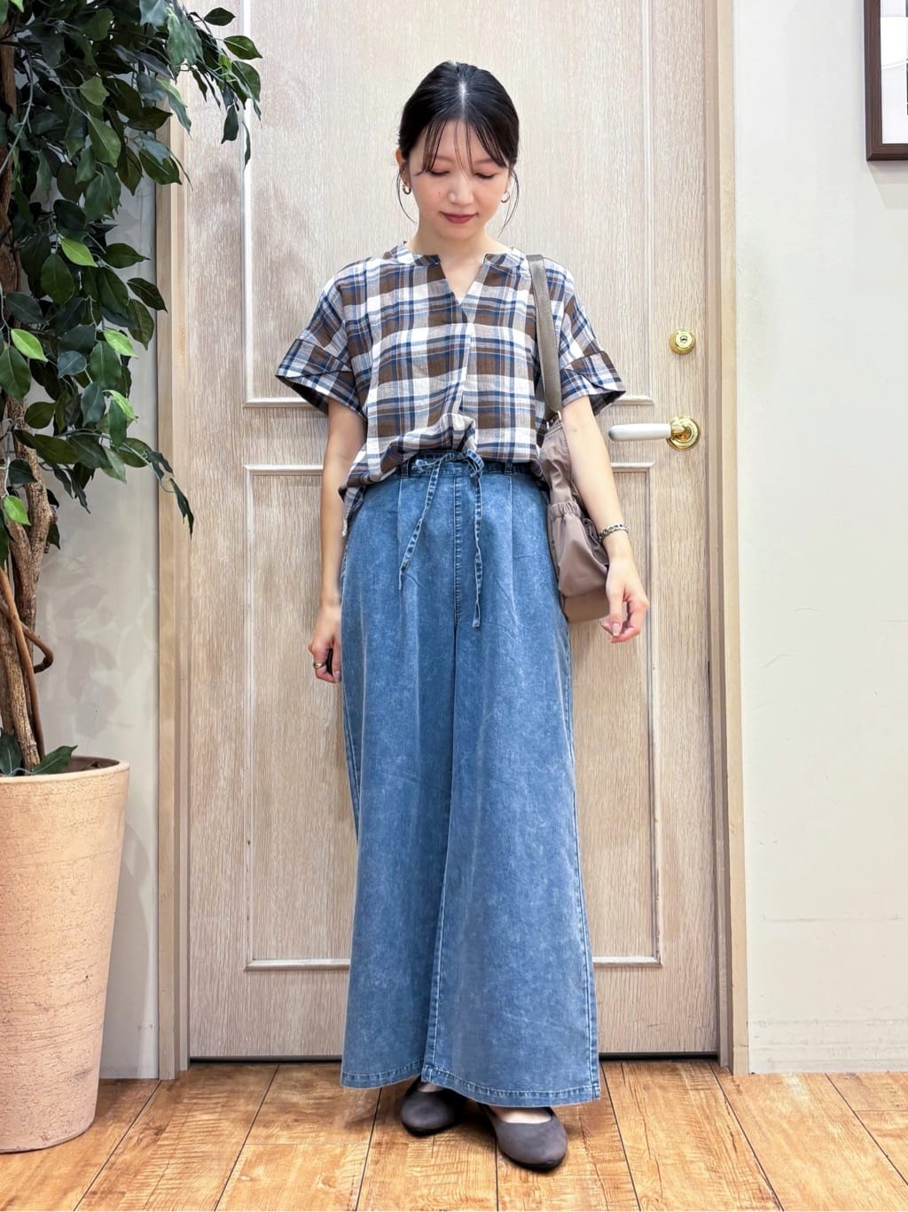 なみさんの「SHOO･LA･RUE｜冷房対策にも 上品なシアー感のニットパーカ」を使ったコーディネート
