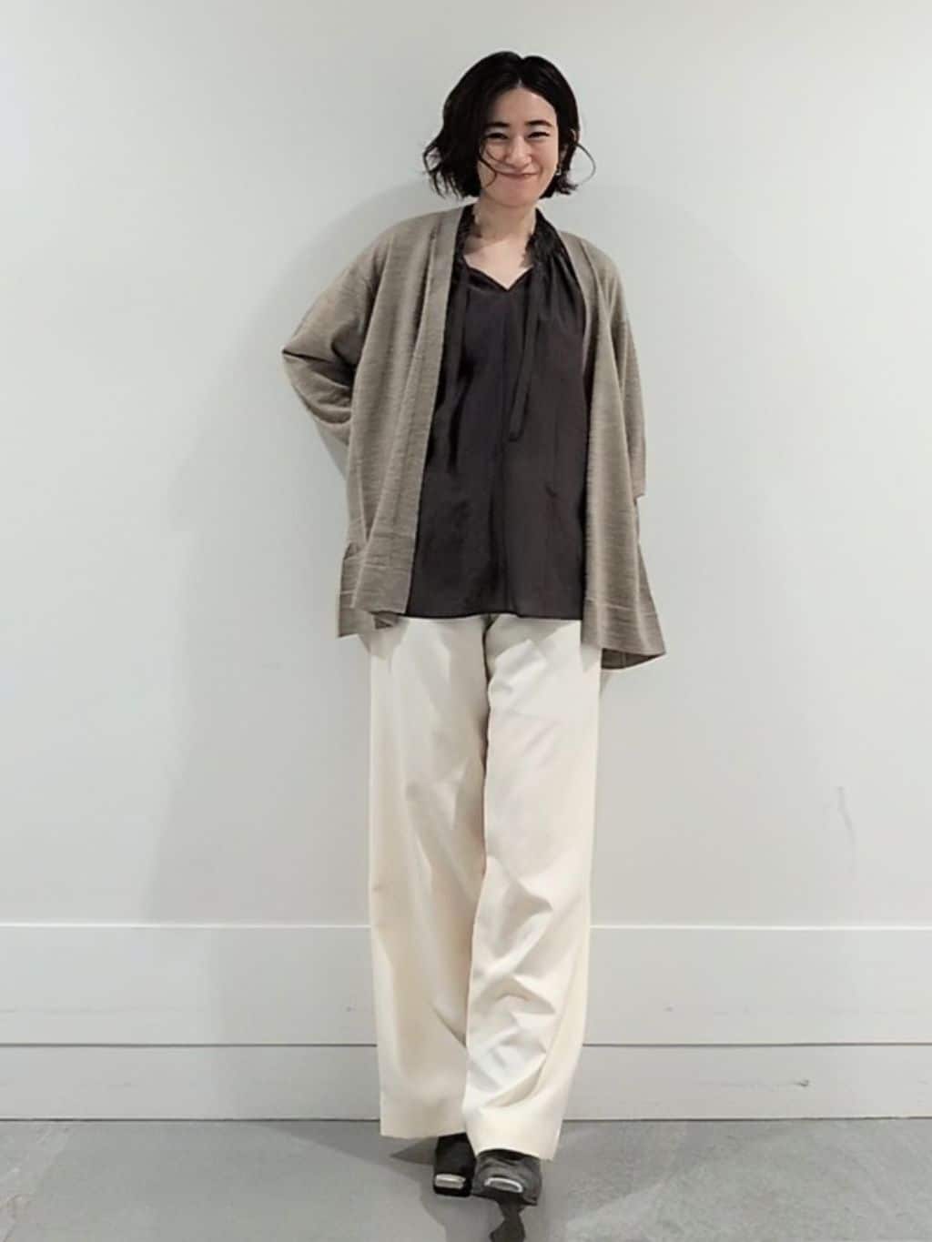 ミズタさんの「UNTITLED｜【アンサンブル可/洗える/ボタンなし】シルクウールカシミヤ 着流しカーディガン」を使ったコーディネート