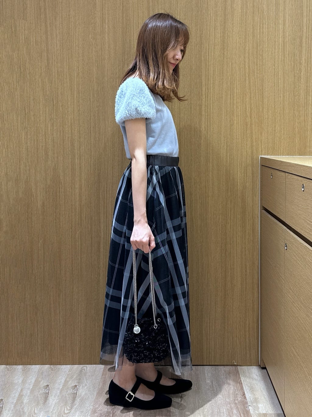 yukaさんの「OPAQUE.CLIP｜《6色展開》フェザーパフスリーブVネックニット【洗濯機洗い可】」を使ったコーディネート