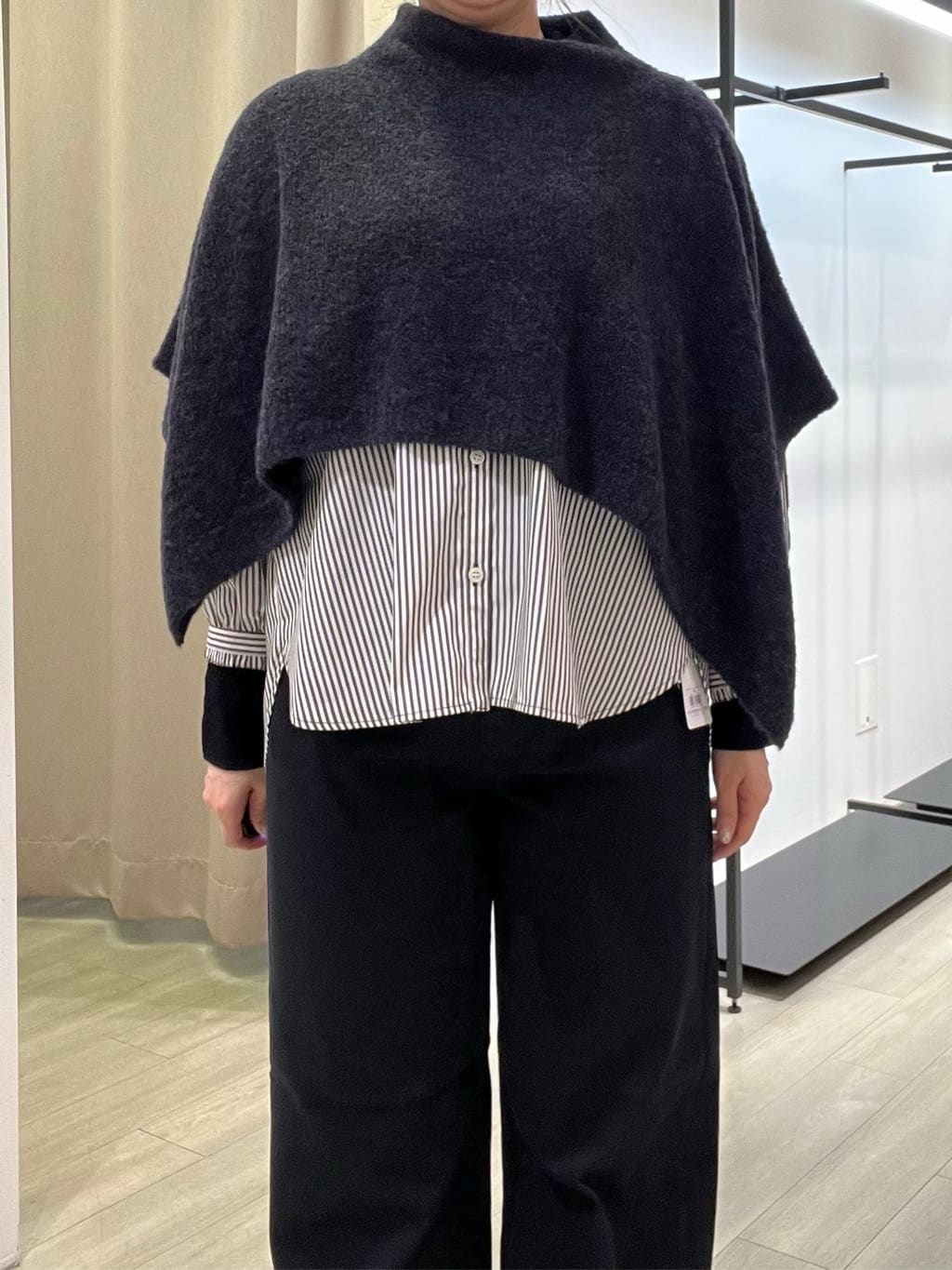 TOMOMIさんの「INDIVI｜【エアリー素材】ブークレケープポンチョ」を使ったコーディネート