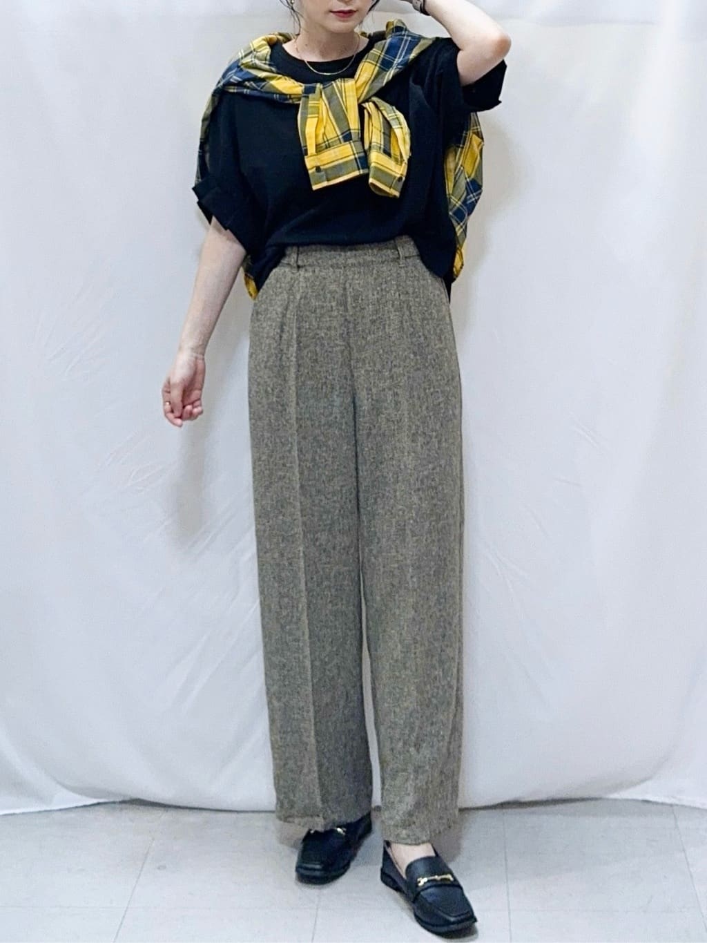 𝐇𝐢𝐫𝐨𝐦𝐢さんの「SHOO･LA･RUE｜【洗濯機可/S-LL】程よい抜け感 大人のチェックシャツ」を使ったコーディネート