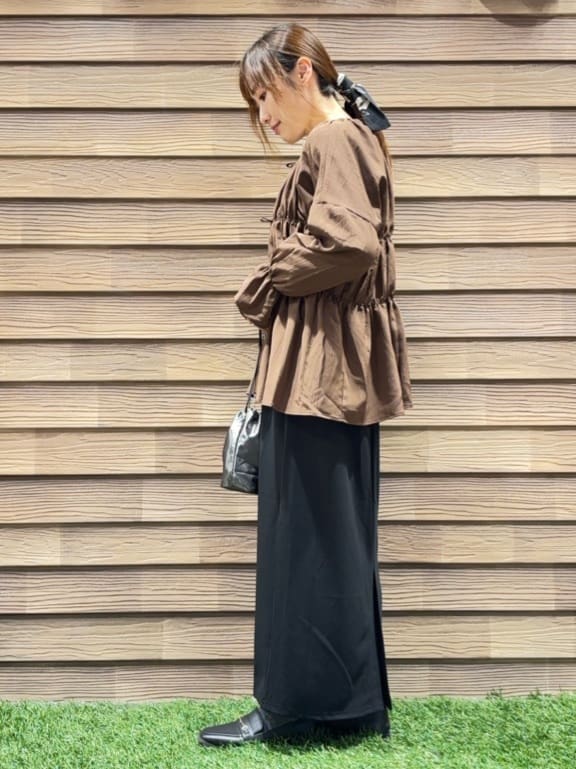 himiさんの「SHOO･LA･RUE｜シャーリングデザインブラウス」を使ったコーディネート