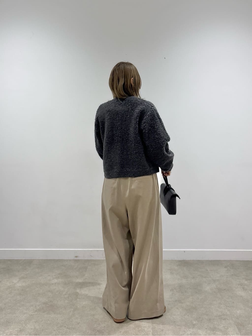 kotakiさんの「INDIVI｜【再入荷】アシメオフショルニット」を使ったコーディネート