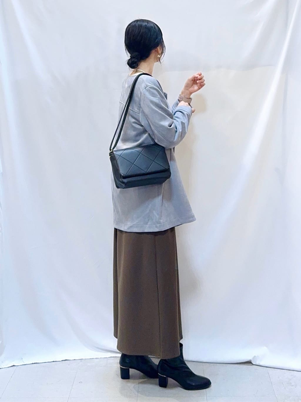 𝐇𝐢𝐫𝐨𝐦𝐢さんの「SHOO･LA･RUE｜【S-LL/2点セット】脚のラインを拾いにくい ベルト付きタックスカーチョパンツ」を使ったコーディネート