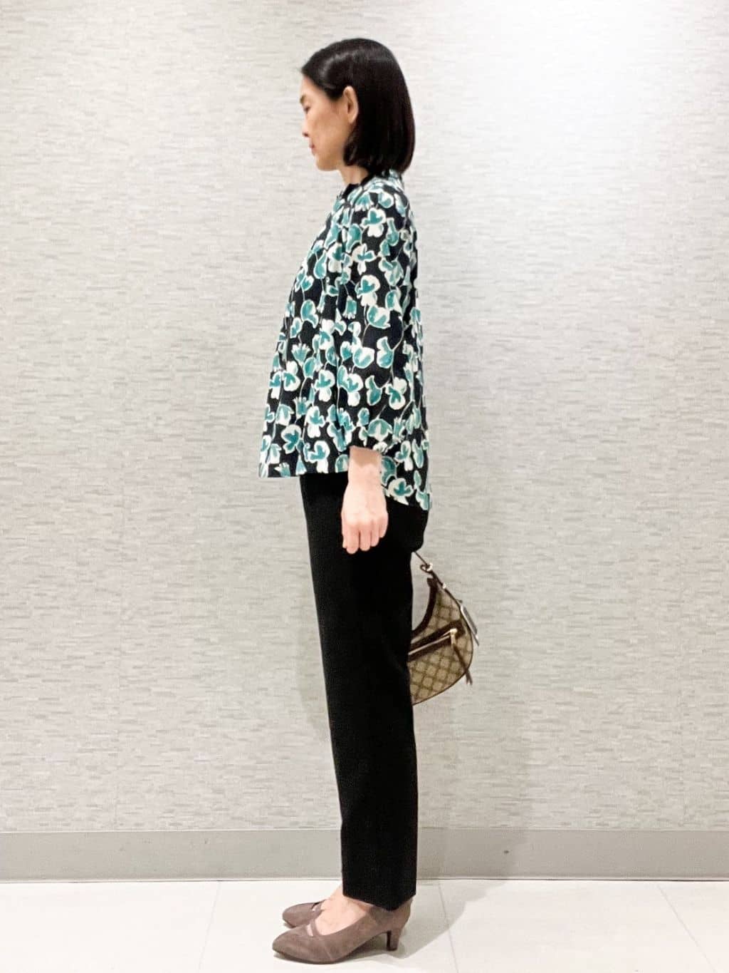 marikoさんの「Reflect｜【ジャケットのインナーにおすすめ◎】花柄タックデザインブブラウス」を使ったコーディネート