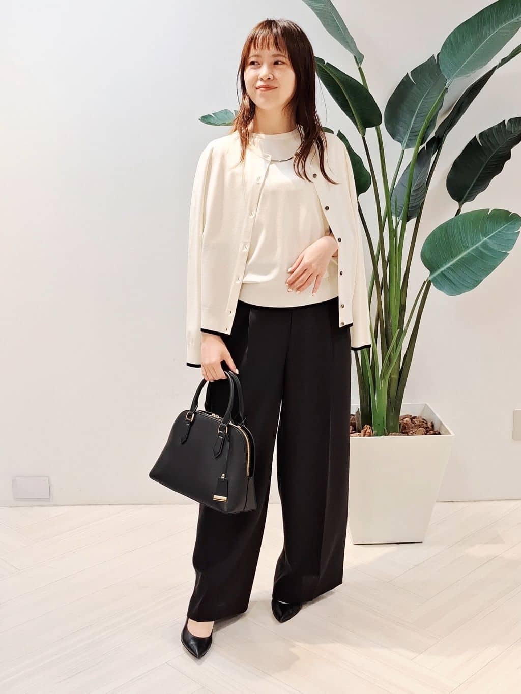 YuKaRiさんの「UNTITLED｜【アンサンブル可/薄手】ベーシッククルーネックカーディガン」を使ったコーディネート