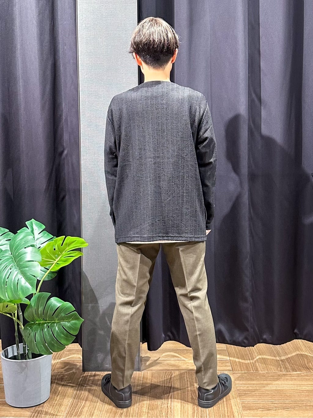 tomoyaさんの「THE SHOP TK｜【セットでお買い得！！】長袖カーディガン＋半袖Tシャツ　洗濯機OK/吸水速乾(Tシャツのみ)」を使ったコーディネート