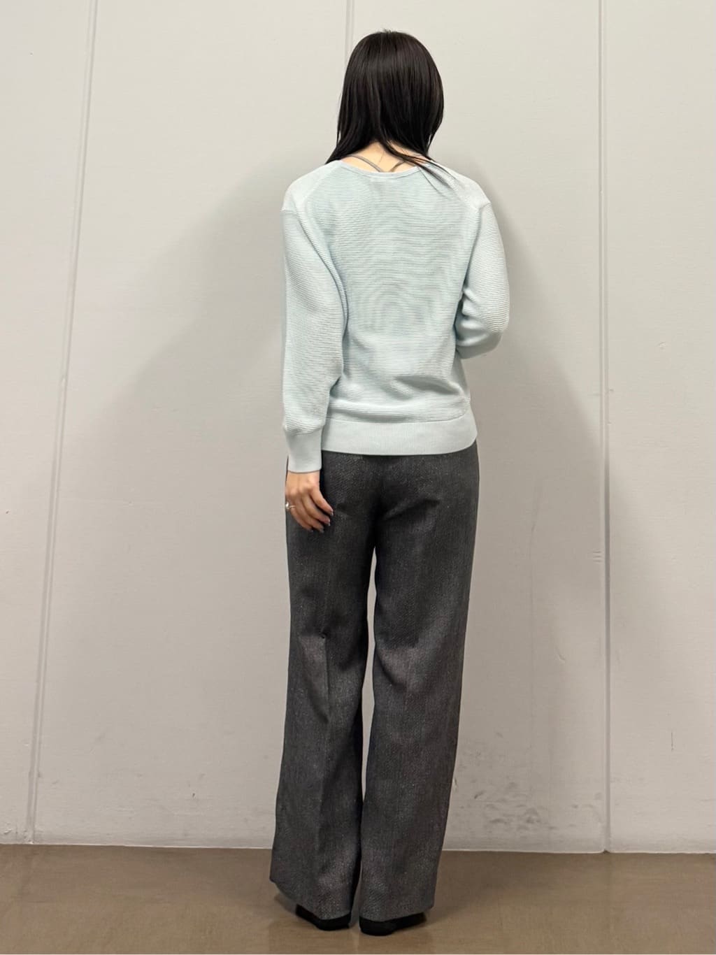 mizukiさんの「INDIVI｜【ウール混ラメ素材】Vネック煌めきニット」を使ったコーディネート