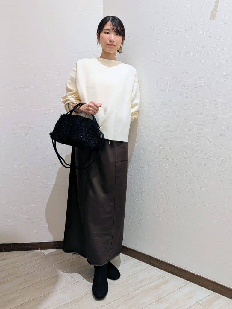 asa.さんの「SHOO･LA･RUE｜【洗濯機可】やわらかレザー調ナロースカート」を使ったコーディネート