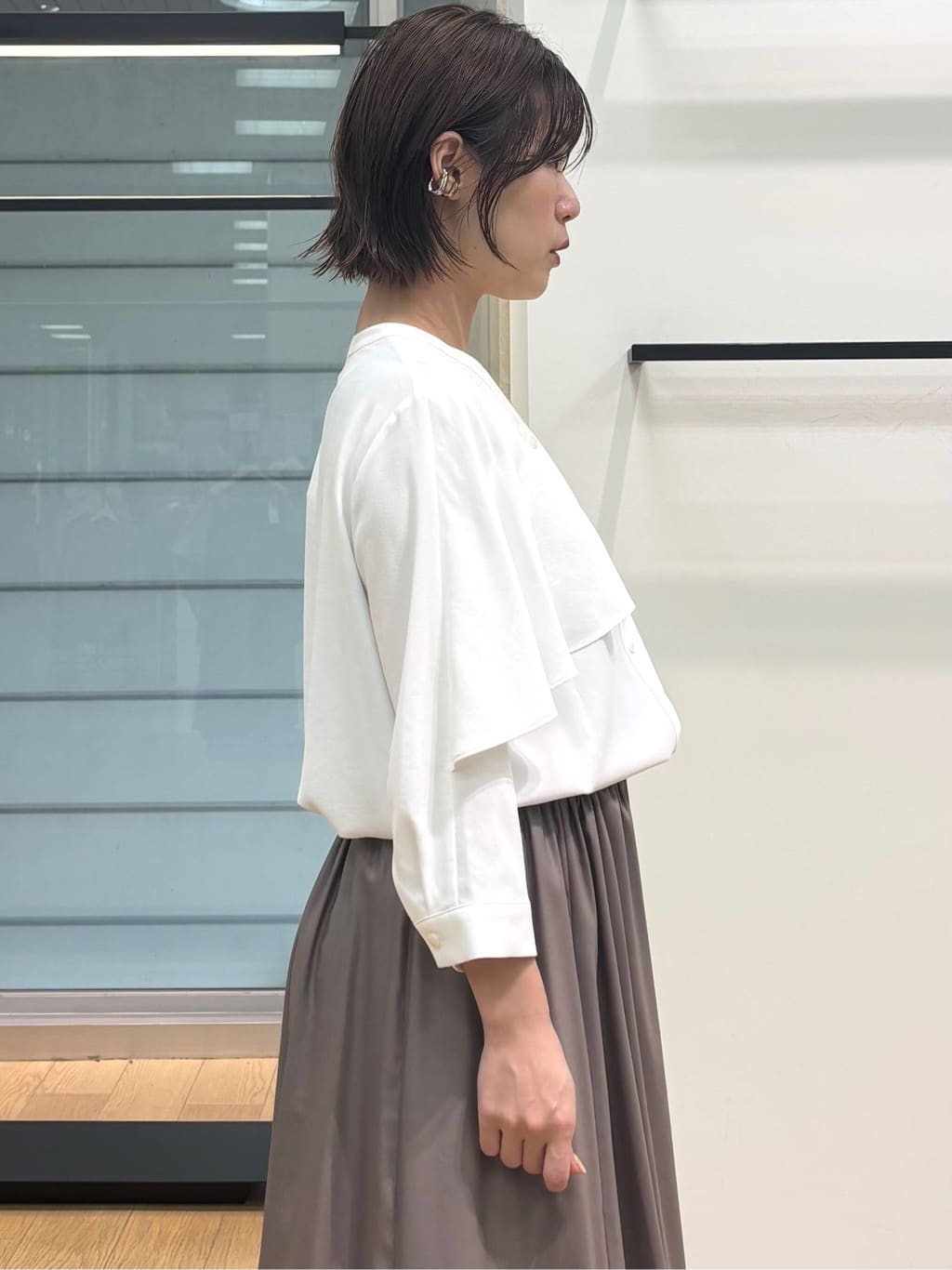 asamiさんの「INDIVI｜【羽織りとしても活躍！】ケープカラーブラウス」を使ったコーディネート