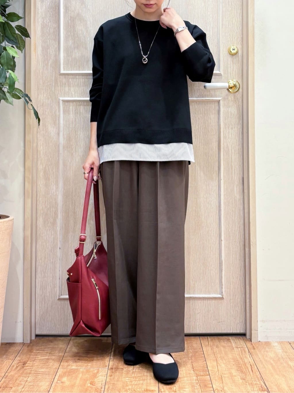 なみさんの「SHOO･LA･RUE｜【S-LL/セットアップ可/洗濯後しわになりにくい】きちんと見え タックワイドパンツ」を使ったコーディネート