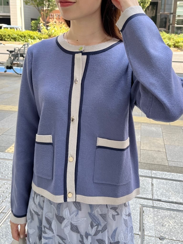 はばさんの「Couture brooch｜【高見え・通勤・大人可愛い】配色総針スカラカーディガン」を使ったコーディネート