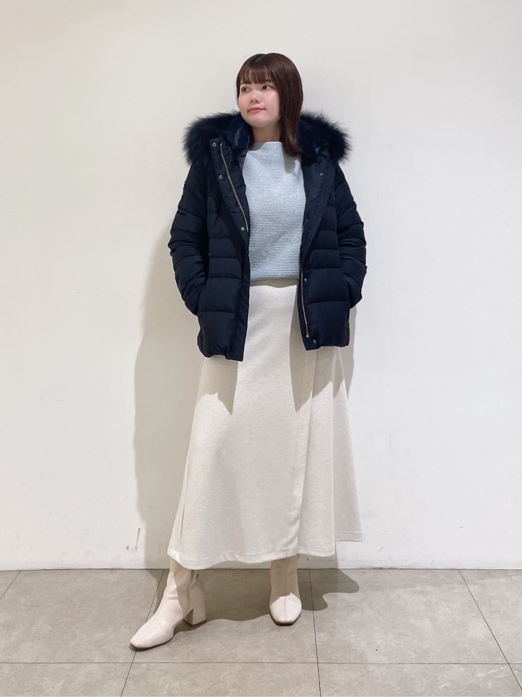 emikaさんの「INDIVI｜【名品／撥水／抗菌防臭】ショート丈リサイクルダウンコート」を使ったコーディネート