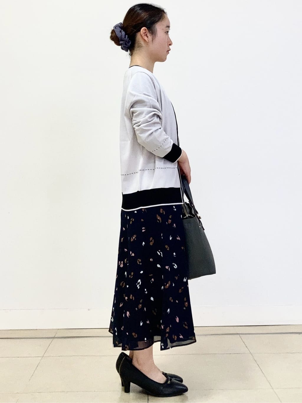 tomominさんの「Reflect｜【WEB先行カラーあり／手洗い可／アンサンブル可】バイカラーカーディガン」を使ったコーディネート