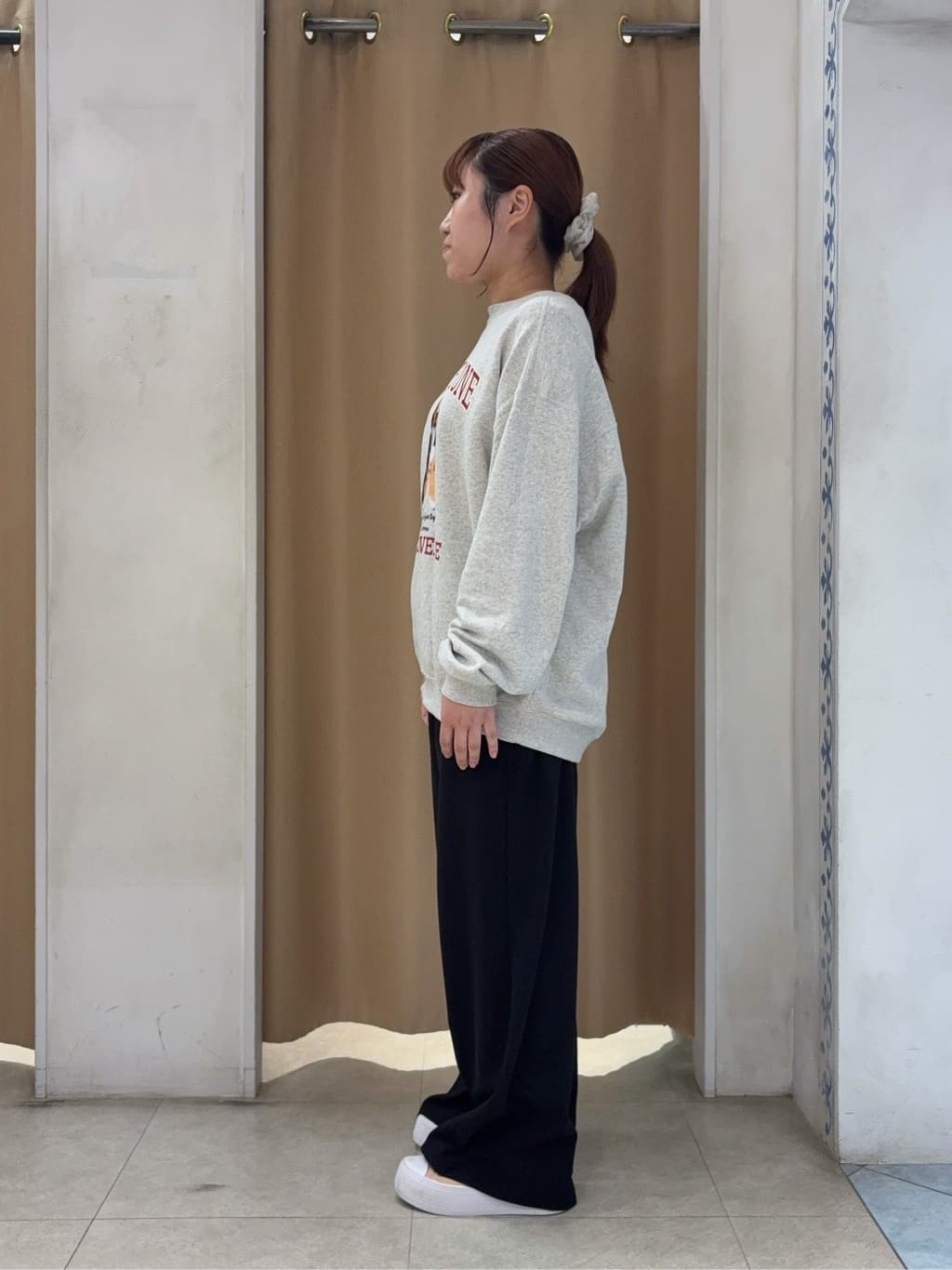 SO(R)Aさんの「SHOO･LA･RUE｜【S-LL/体型カバー】上品なとろみが魅力 イージーワイドパンツ」を使ったコーディネート