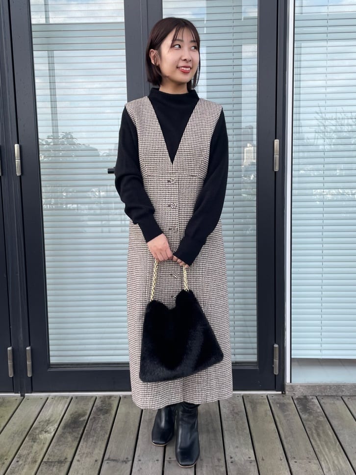 abeさんの「Couture brooch｜【ゆるふわ・通勤】リッシュアンゴラ バックパール調ニット」を使ったコーディネート