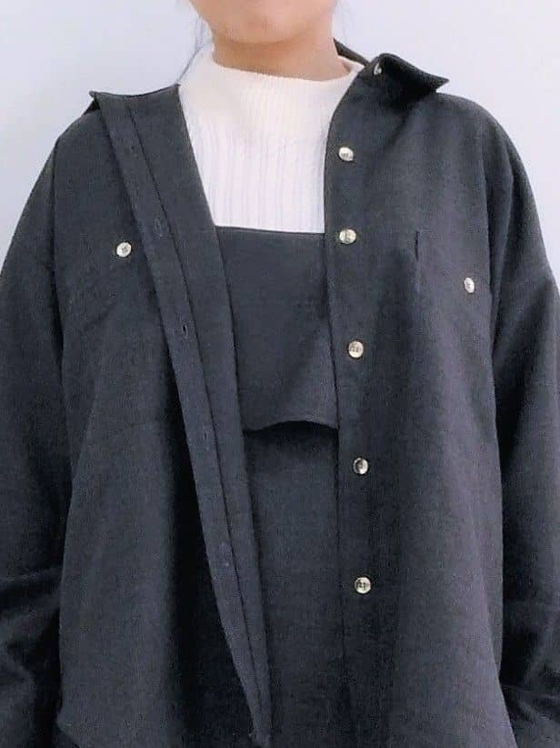 コマさんの「grove｜【カセット服/選べる着丈】洗濯機で洗えるオーバーシャツ」を使ったコーディネート