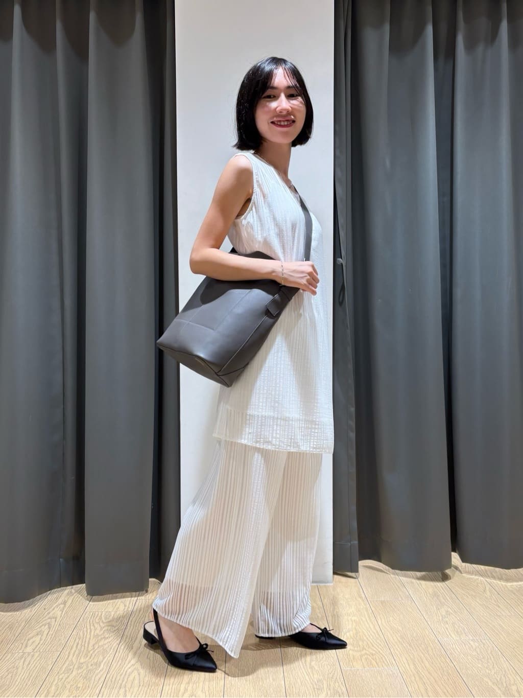 Yoshimiさんの「INDIVI｜【洗える／セットアップ可能】ラッセルワイドパンツ」を使ったコーディネート