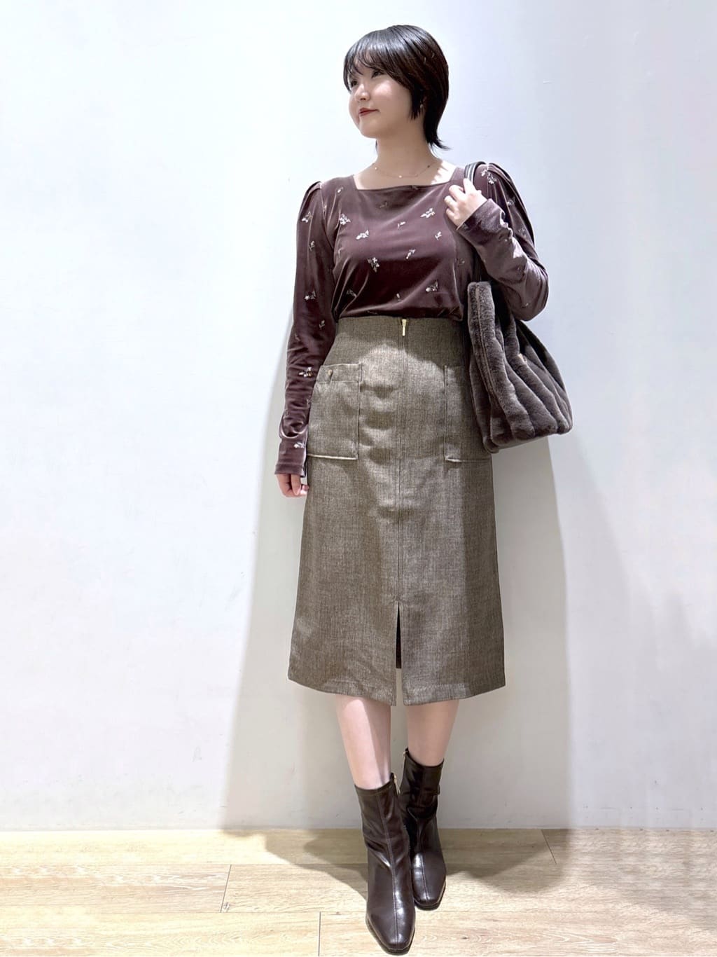 mizukiさんの「index｜バックシャン小花刺繍ベロアトップス【洗濯機OK】」を使ったコーディネート