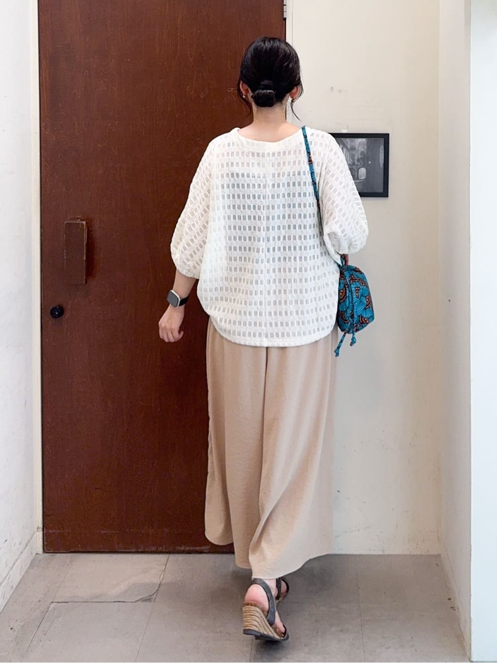 𝐇𝐢𝐫𝐨𝐦𝐢さんの「SHOO･LA･RUE｜【S-LL】涼やかで好印象 シアーチェック ドルマントップス」を使ったコーディネート
