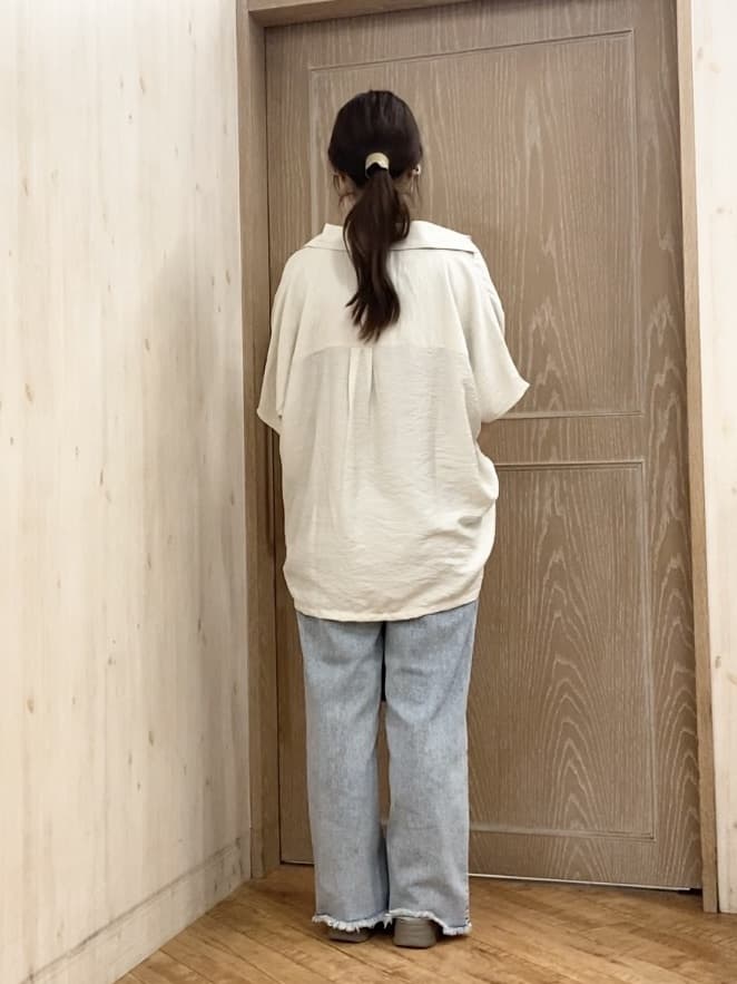 makuchanさんの「SHOO･LA･RUE｜【洗える/S-LL/5分袖】1枚でも羽織としても。さらさらドレープシャツ」を使ったコーディネート