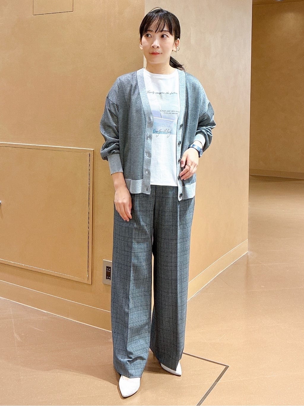 hattoriさんの「INDIVI｜【UVケア】プリントフォトロングTシャツ」を使ったコーディネート