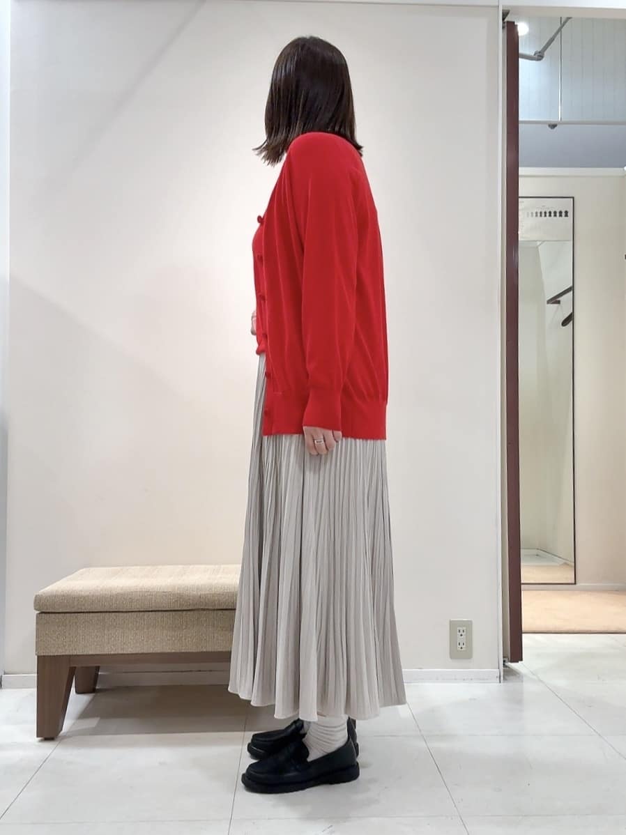 YUIさんの「UNTITLED｜【アンサンブル可/洗える/Vネック】ウールシルクカーディガン」を使ったコーディネート