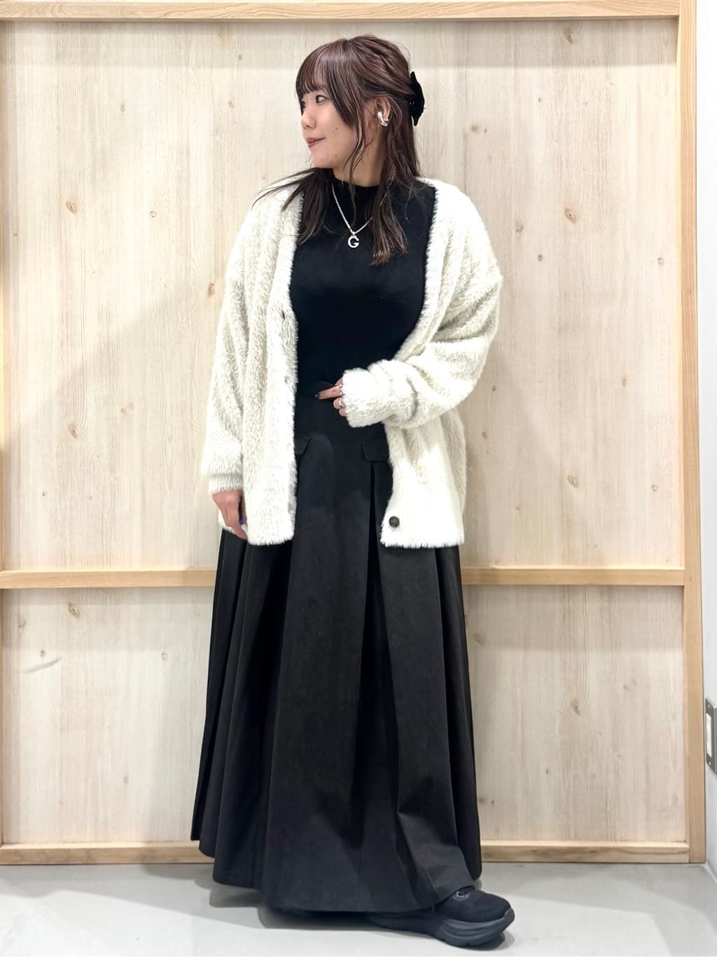 nanaさんの「THE SHOP TK｜【ふわふわあったか】フェザーカーディガン」を使ったコーディネート