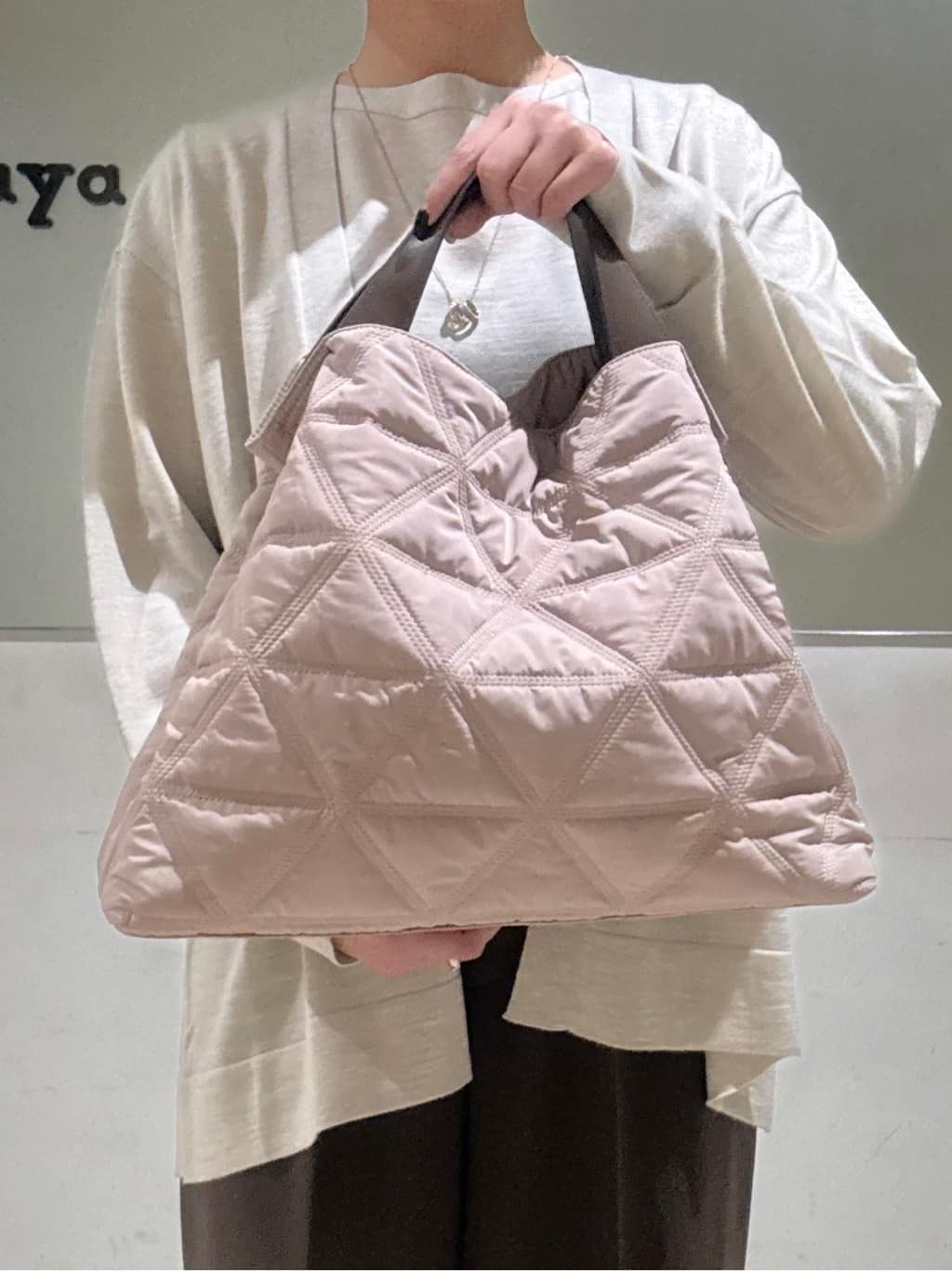 Itoさんの「UNTITLED｜【洗える/はっ水/後ろウエストゴム】ストレッチ2タックワイドパンツ」を使ったコーディネート