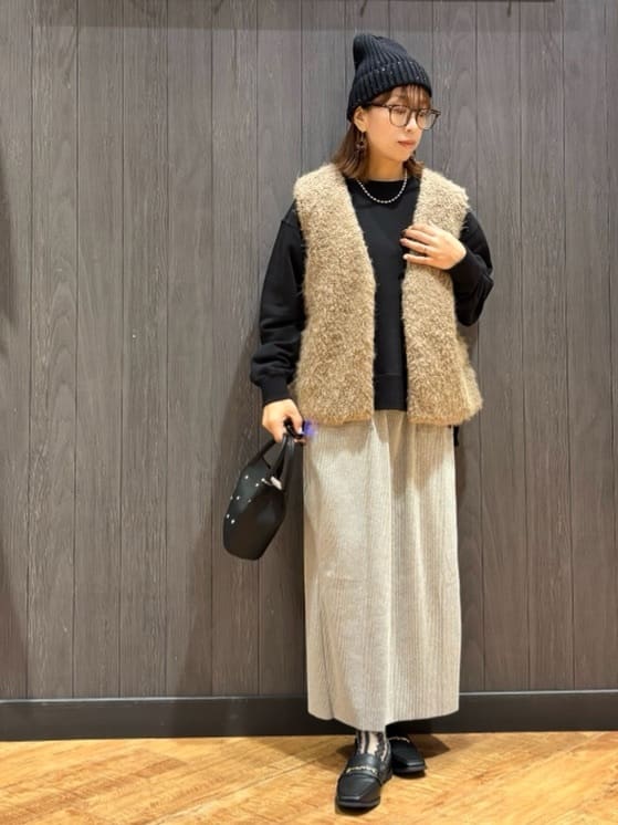 meiさんの「SHOO･LA･RUE｜ふわふわファーベスト」を使ったコーディネート