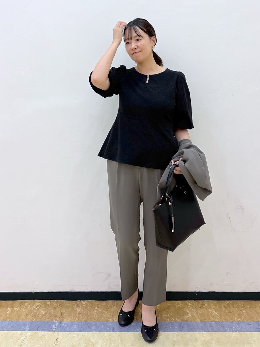 akariさんの「index｜《S-LLサイズ》バルーンスリーブペプラムトップス【洗濯機洗い可／接触冷感／UVケア】」を使ったコーディネート