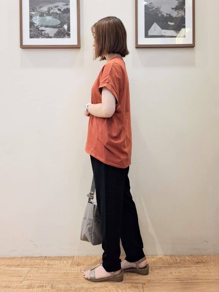 まあるさんの「SHOO･LA･RUE｜【S-LL/汗ジミ軽減/ひんやり/UV】体型カバーに タック入りドルマントップス」を使ったコーディネート