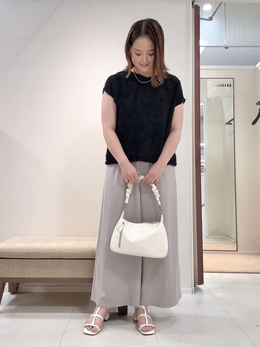 YUIさんの「UNTITLED｜【セットアップ可/洗える】フェザーフレンチスリーブブラウス」を使ったコーディネート