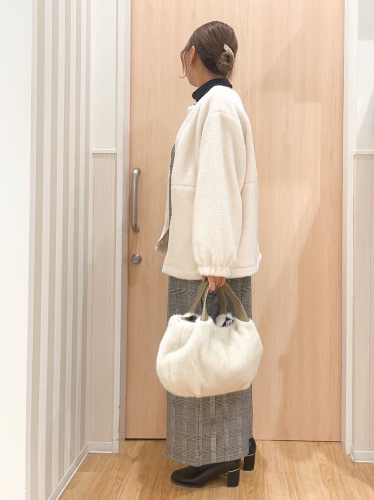 natsumiさんの「SHOO･LA･RUE｜【洗濯機可】即サマになる ノーカラー ボアブルゾン」を使ったコーディネート