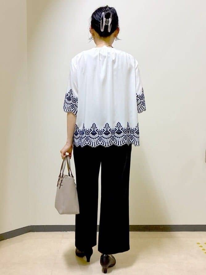  beni_gingerさんの「Reflect｜【撥水加工で裾が汚れにくい◎／ウエスト総ゴム】ワイドストレートパンツ」を使ったコーディネート