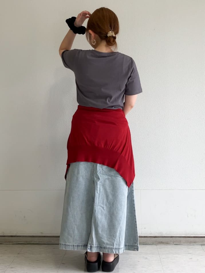 MIPPOさんの「index｜スパンコール刺繍ロゴTシャツ【洗濯機洗い可／接触冷感／UVケア】」を使ったコーディネート