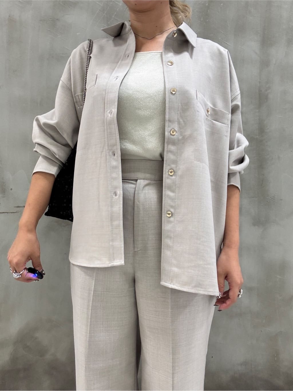 minaさんの「grove｜【カセット服/選べる着丈】洗濯機で洗えるオーバーシャツ」を使ったコーディネート