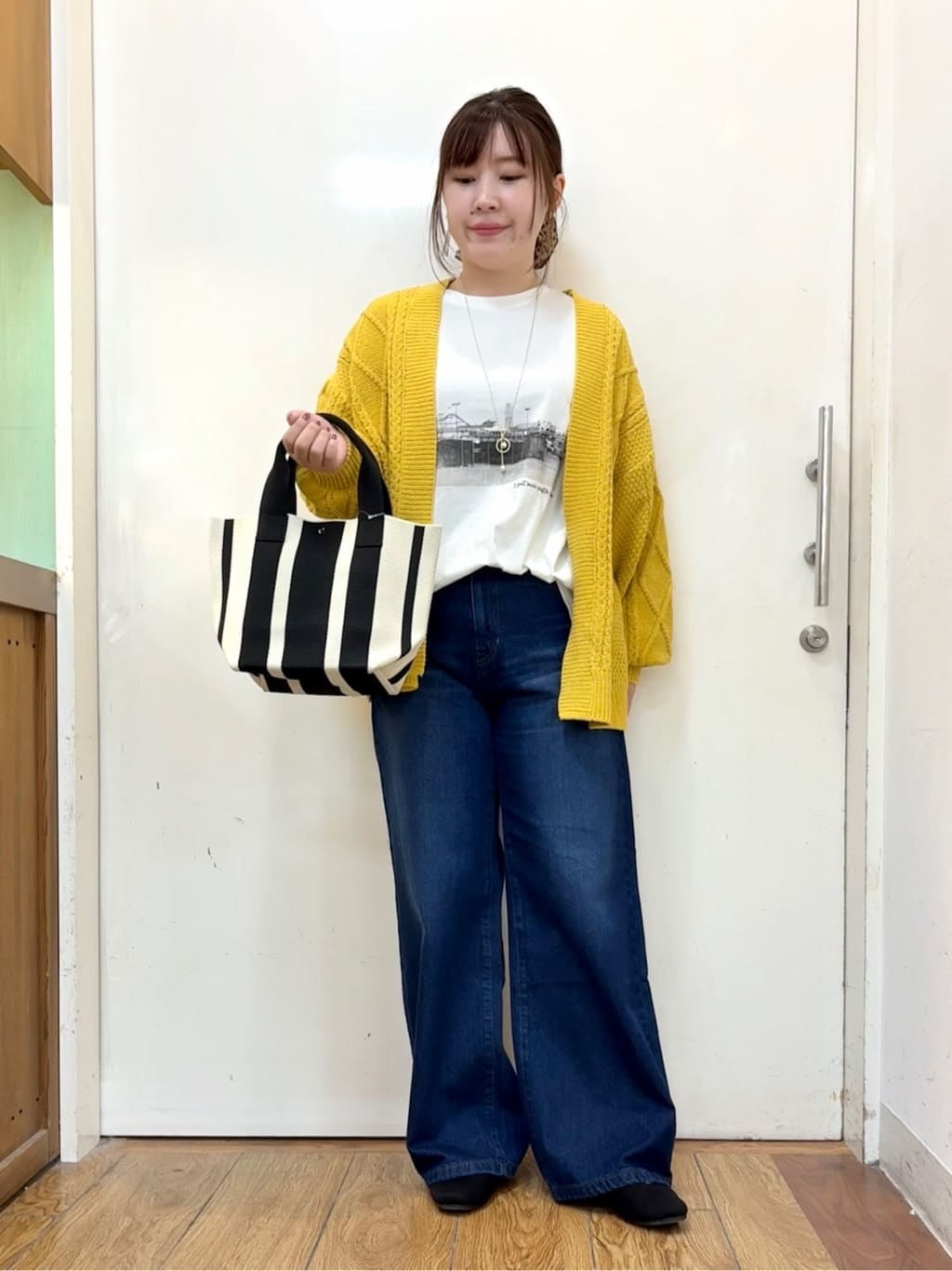だいわさんの「SHOO･LA･RUE｜グラフィックアソート ベーシックロンT」を使ったコーディネート