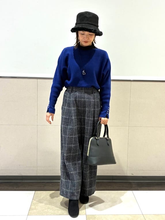 おせちさんの「SHOO･LA･RUE｜【あったか/S-LL】脚のラインをきれいに魅せる チェック柄ワイドパンツ」を使ったコーディネート