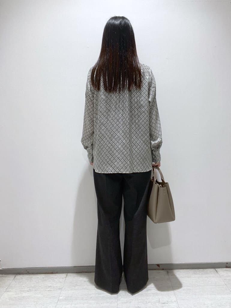 meiさんの「INDIVI｜ジオメプリントボウタイブラウス」を使ったコーディネート