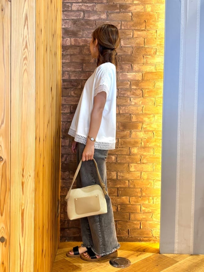 mieさんの「SHOO･LA･RUE｜【S-LL/ひんやり】インせず決まる 楽してきれいなレース付きトップス」を使ったコーディネート