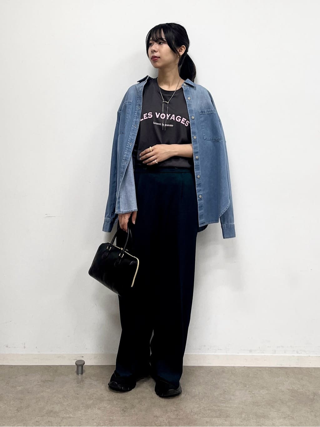 cotaniさんの「SHOO･LA･RUE｜グラフィックアソート ベーシックロンT」を使ったコーディネート