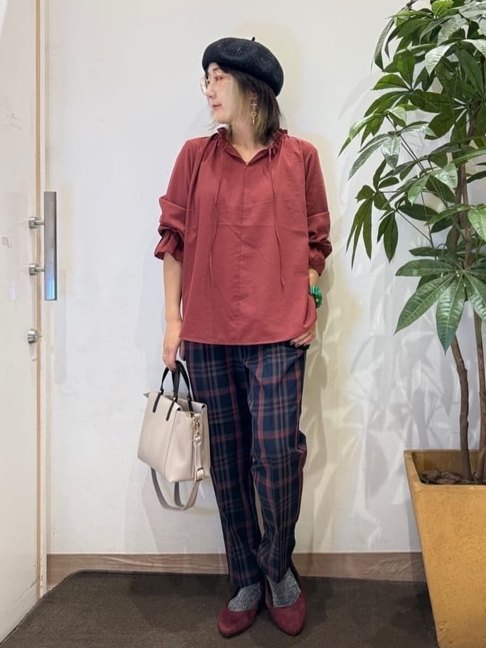 misakiさんの「SHOO･LA･RUE｜【S-LL/チェック柄アソート】脚のラインをきれいに見せる タックテーパードパンツ」を使ったコーディネート