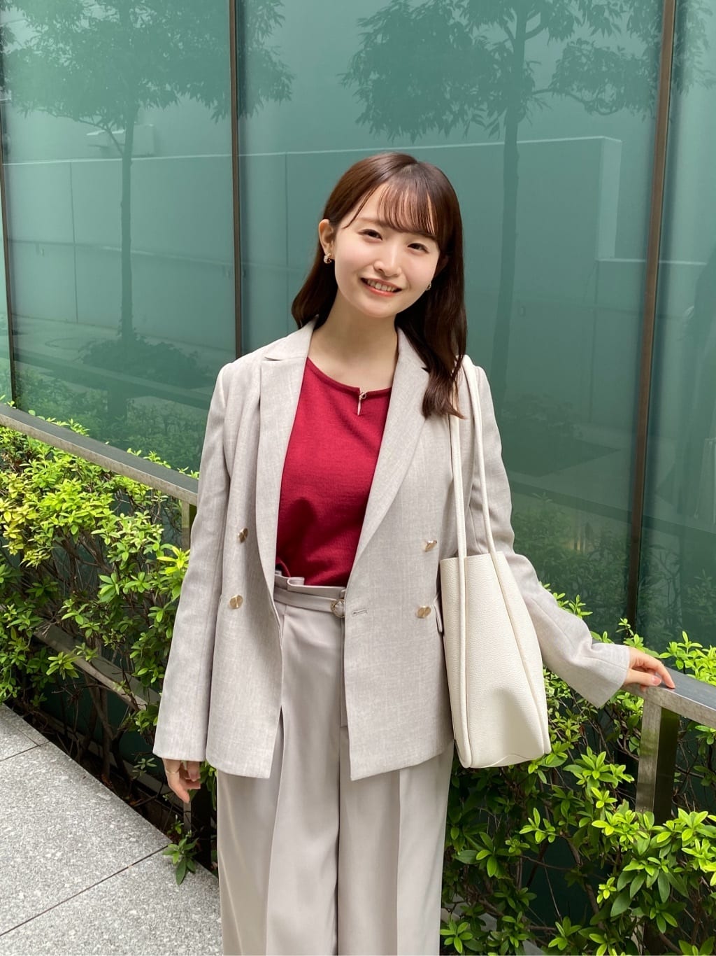 みさかさんの「index｜パール調パーツ付きクルーネックニット【洗濯機OK】《8col／XS～3L》」を使ったコーディネート