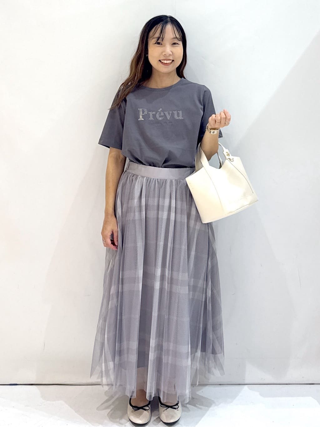hirokoさんの「OPAQUE.CLIP｜スパンコール刺繍ロゴTシャツ【洗濯機洗い可／接触冷感／UVケア】」を使ったコーディネート